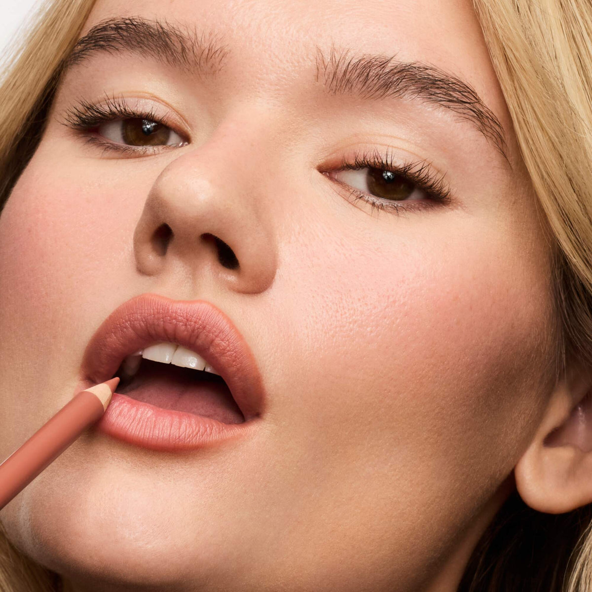 softline-lip-liner-latte-j3 SoftlineLipLiner_Latte_8.jpg